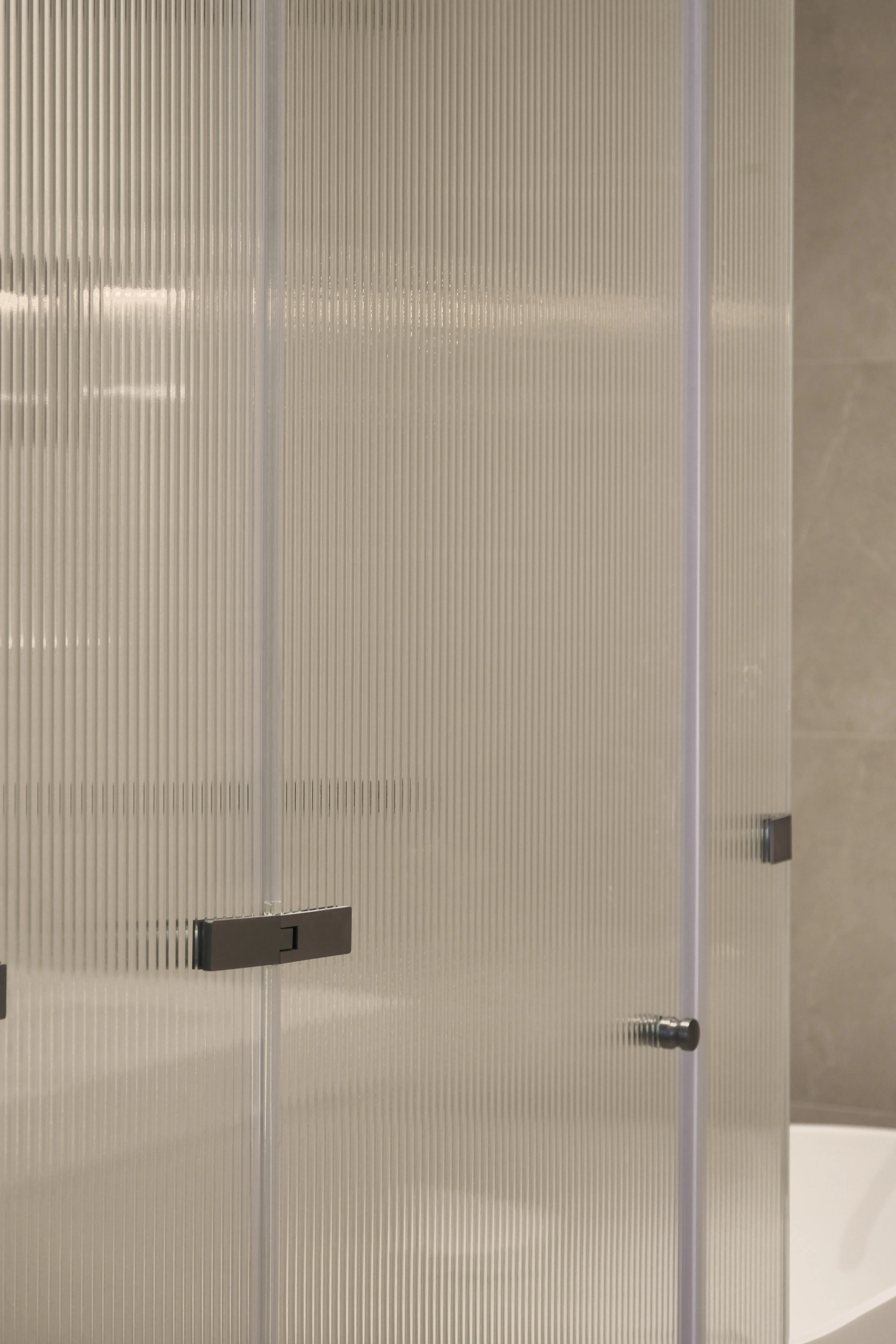 Customized shower screen