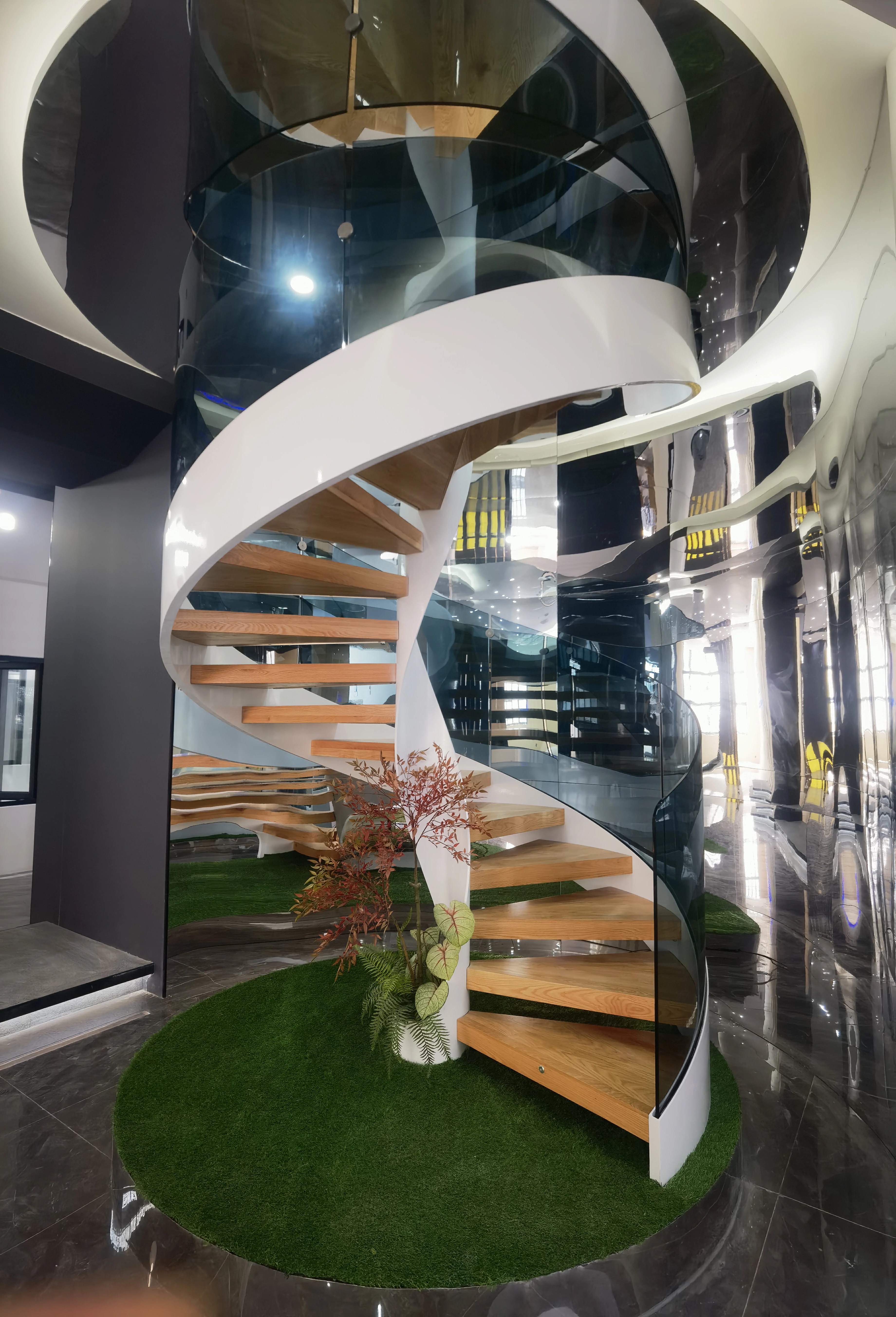 Customized spiral staircase